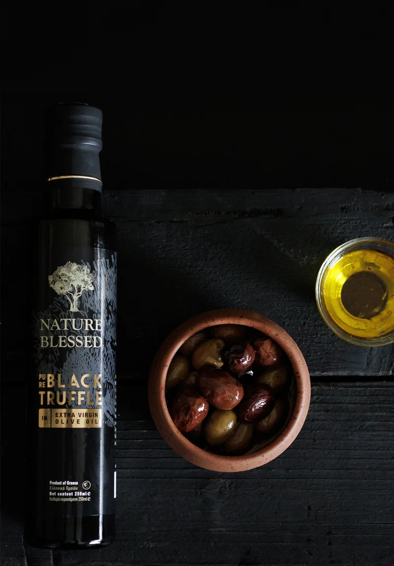 „Verfeinern Sie Gerichte mit seltenem, mit griechischem schwarzem Trüffel angereichertem Olivenöl für ein kulinarisches Meisterwerk.“250ml